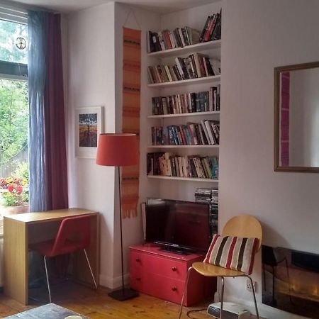 Homey, Warm & Welcoming Room. 런던 외부 사진