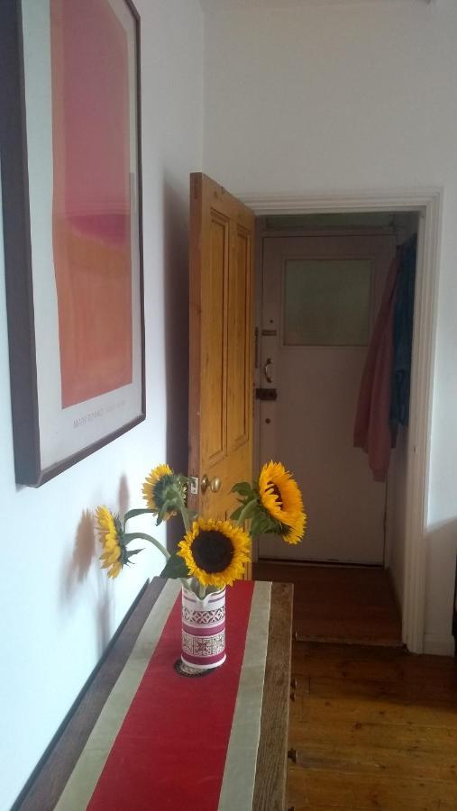 Homey, Warm & Welcoming Room. 런던 외부 사진